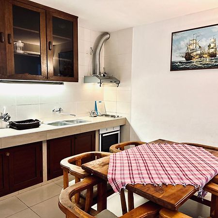 Apartments Simovic Tivat Exteriör bild